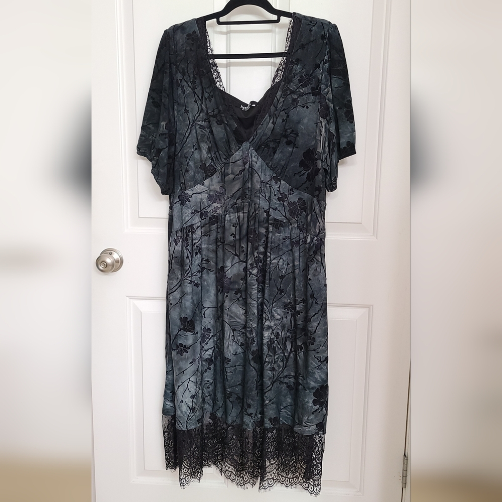 Vice Lace Trim Velour Midi Dress